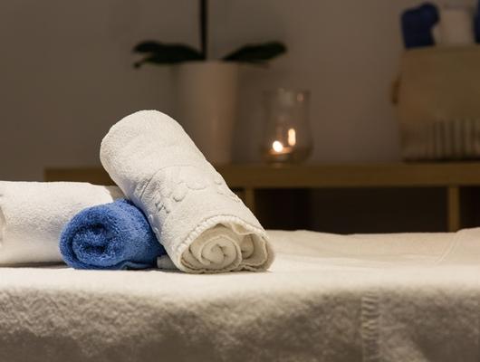 Tageskarte mit Mittagessen und Massage 15 Minuten Reverence Hotels Tageskarte mit Mittagessen und Massage 15 Minuten Reverence Hotels