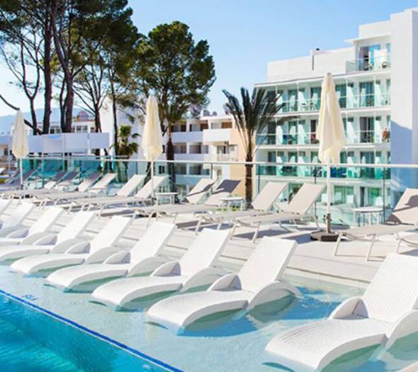 Ocho espectaculares piscinas  Reverence Life Hotel Santa Ponsa, Mallorca