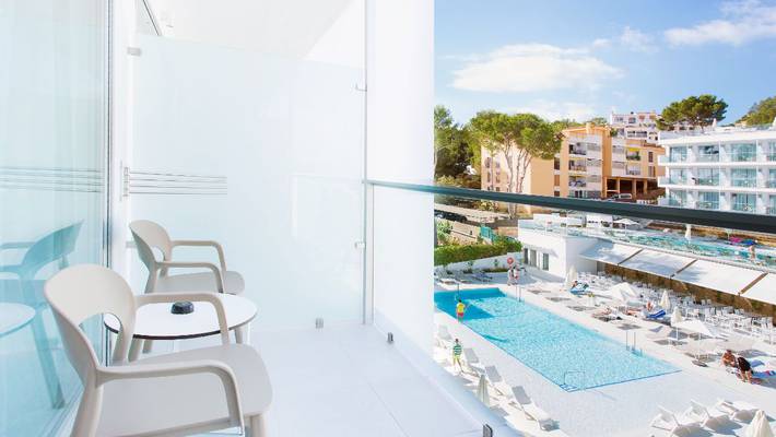Camera comfort vista piscina Hotel Reverence Life Hotel Santa Ponsa, Mallorca
