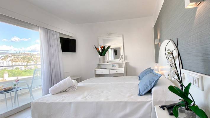 Chambre confort vue latérale mer  Reverence Life Hotel Santa Ponsa, Mallorca