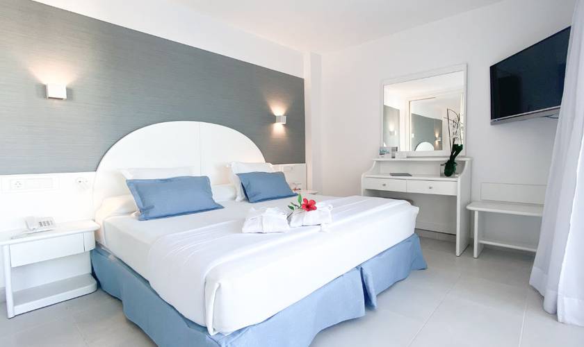 Comfort room with balcony Reverence Life Hotel  Santa Ponsa, Majorca
