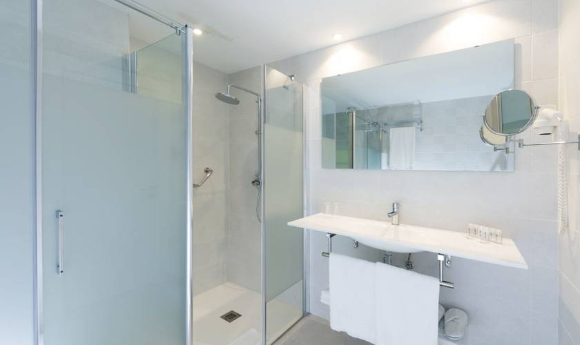 Comfort room Reverence Mare Hotel  Palmanova, Majorca