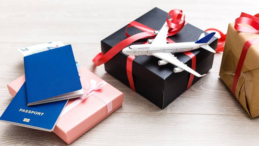 How to surprise travel lovers with original gift ideas Reverence Hotels How to surprise travel lovers with original gift ideas Reverence Hotels