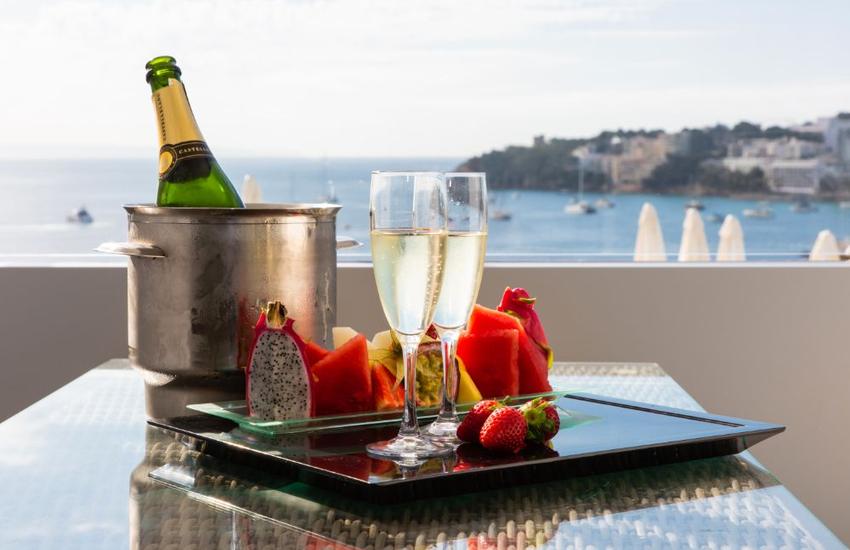 Bar Hotel Reverence Mare Hotel Palmanova Bar Hotel Reverence Mare Hotel Palmanova