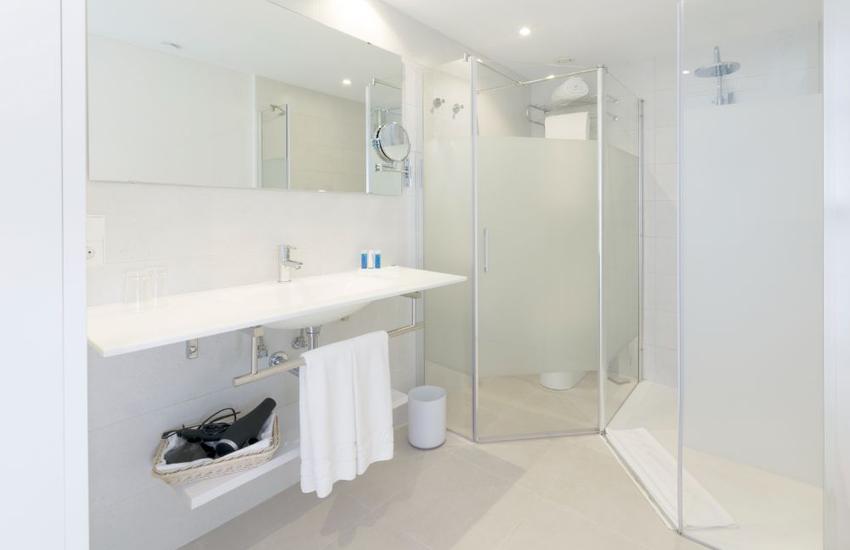 Bagno Hotel Reverence Mare Hotel Palmanova Bagno Hotel Reverence Mare Hotel Palmanova