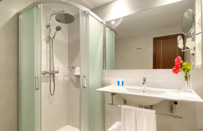 Bagno Reverence Life Hotel Santa Ponsa Bagno Reverence Life Hotel Santa Ponsa